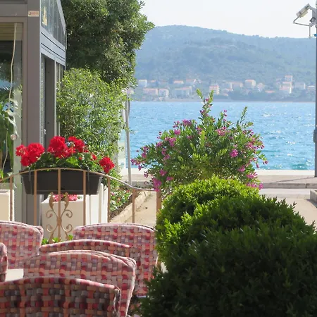 Soline Beach 4 Bedroom Holiday
